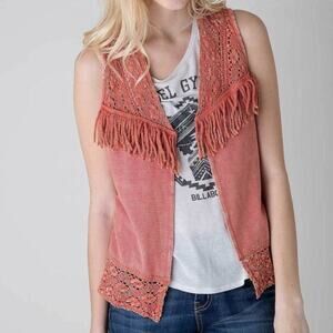 Gimmicks by BKE Washed Flyaway Fringe Vest Size S Orange Crochet Boho